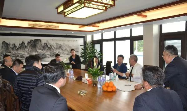 上海实业（集团）总裁周军一行受邀来公司参观并就滨海新城项目合作进行初步洽谈